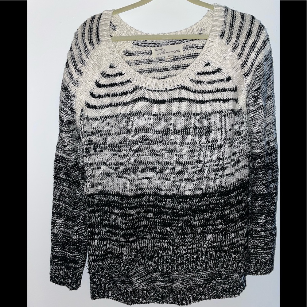 Black/white cozy sweater